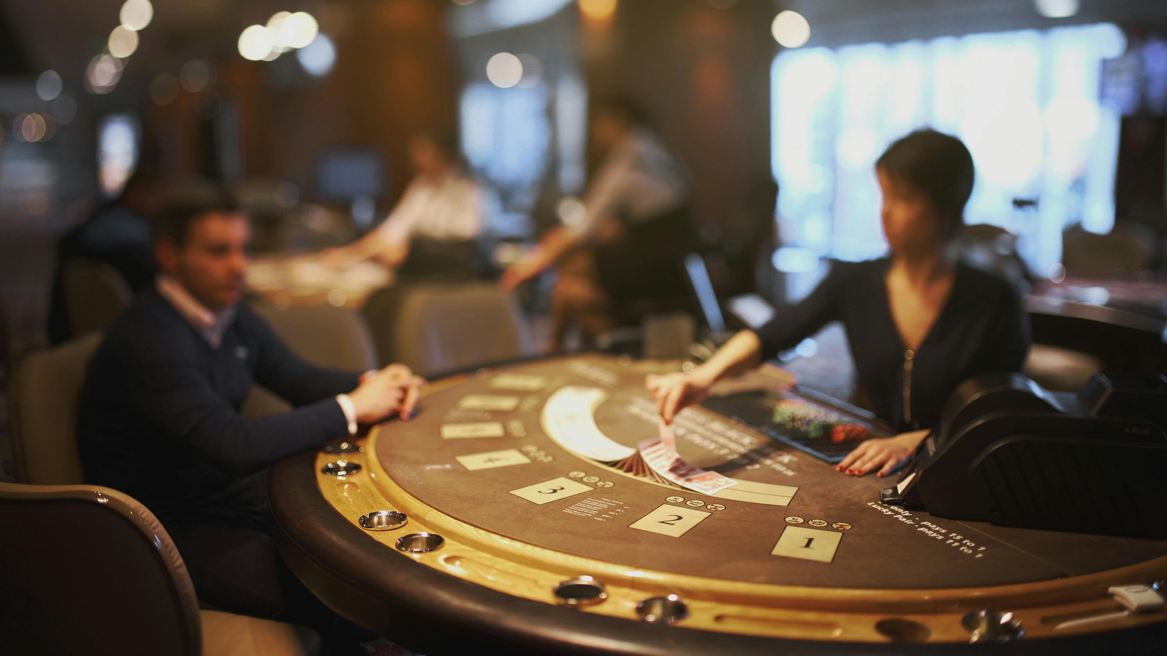 Mastar112 ဂိမ်းလော်ဘီ APP ဖြင့် Myanmar ကစားသမားများ Slots Live Casino ကစားနေသောမြင်ကွင်း